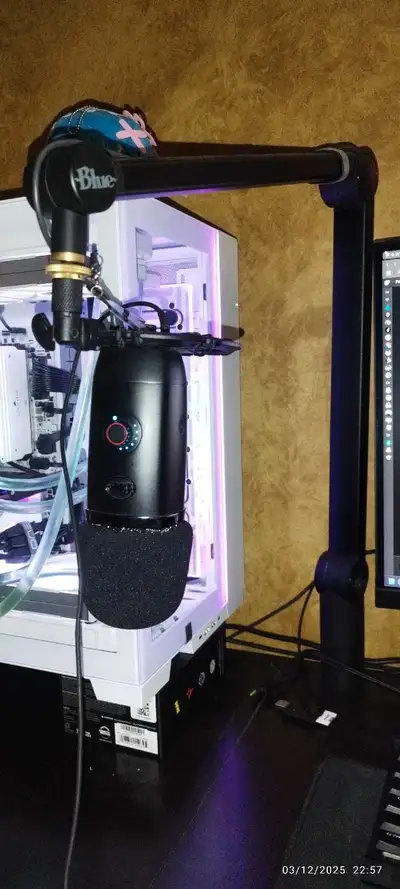 Everything works the same as the day I bought it. 9/10 condition. Blue Yeti X microphone $229 reg, o...