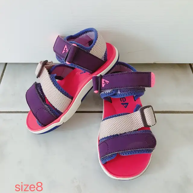 girls size 5-8 shoes in Kids & Youth in Markham / York Region - Image 7