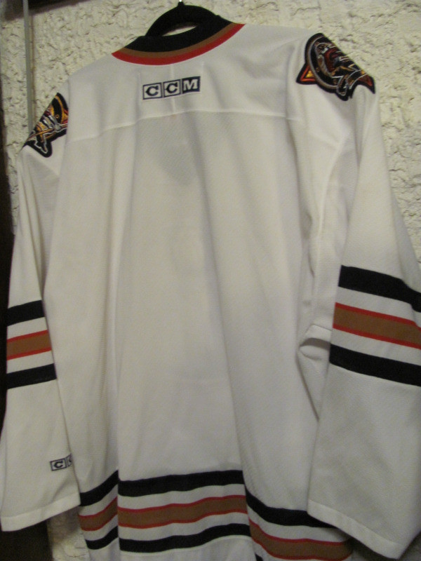 NHL Oilers  Jersey in Arts & Collectibles in Edmonton - Image 2