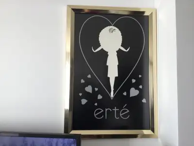 Les encadrements de la série Art Déco Erté mesurant : Hauteur 34 pouces par largeur 24 pouces La fem...
