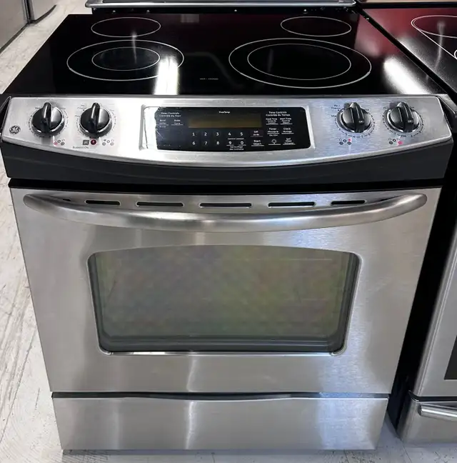 -SALE! Electric Slide-In Stove “WHIRLPOOL” 30” in Stoves, Ovens & Ranges in Barrie - Image 2