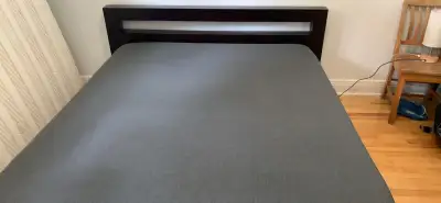 Matelas en mousse Casper, vieux de 5 ans, utilisé à temps partiel ( chambre d’invités) Base de lit e...