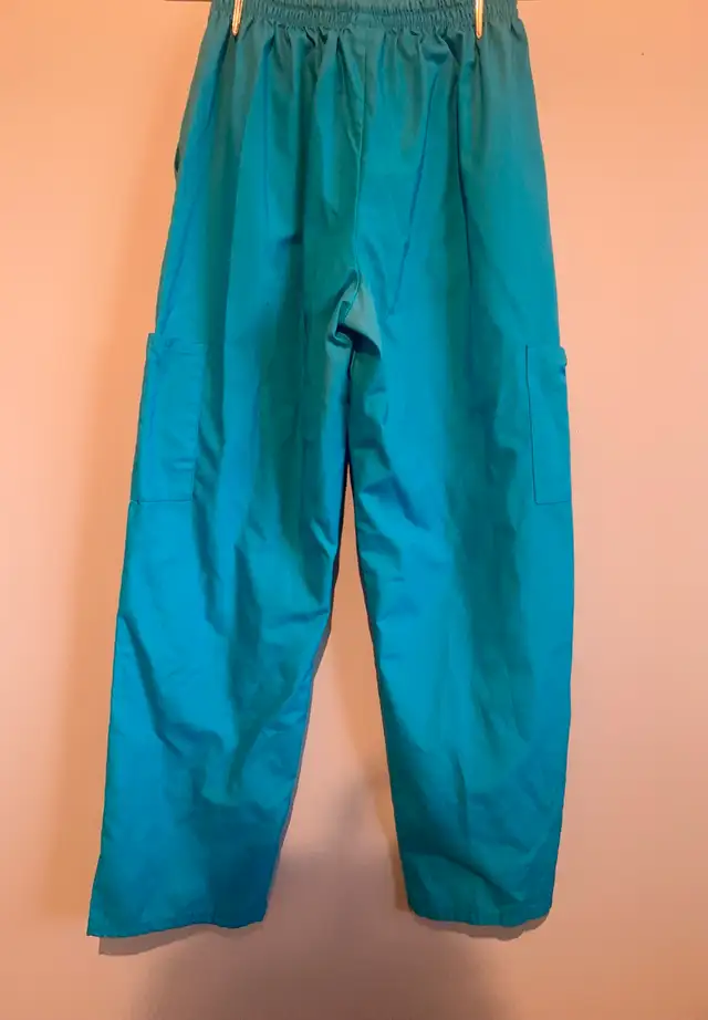 Scrub pants in Women's - Bottoms in Kamloops - Image 3
