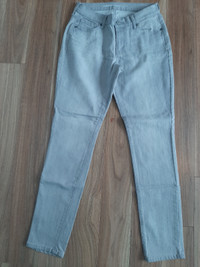 OLD NAVY CURVY MID RISE GREY JEANS - SIZE 6