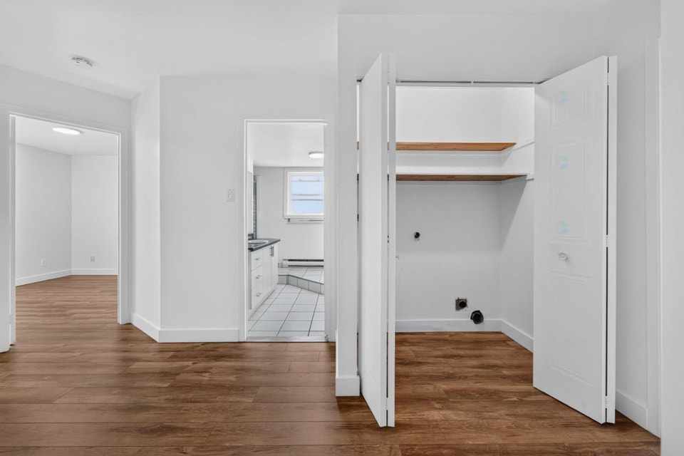 GRAND 5 1/2 RÉNOVÉ ST-JÉRÔME, AC, STATIONNEMENT, À 2 MIN 4