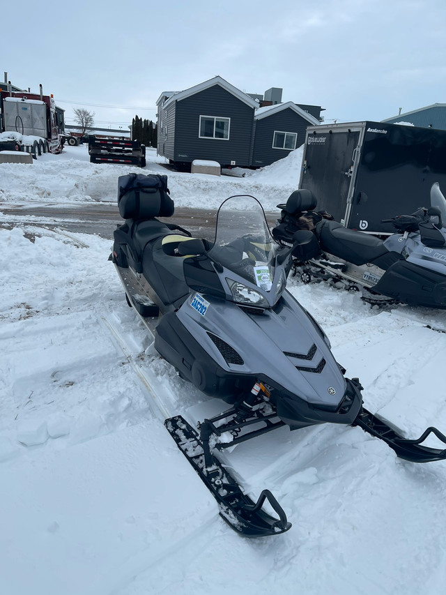 Snowmobile I will separate package 2-2011 Yamaha 2023 trail  in Snowmobiles in London - Image 2