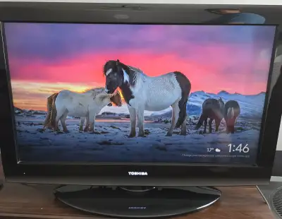 Toshiba 32E200U - 32 HDMI TV The TV works well. I'm selling as its not getting used. Model: 32E200U...