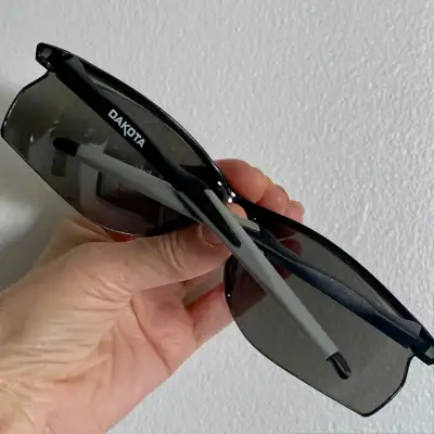 Worn ONCE!!! -polycarbonate, impact-resistant lenses -anti-fog coating