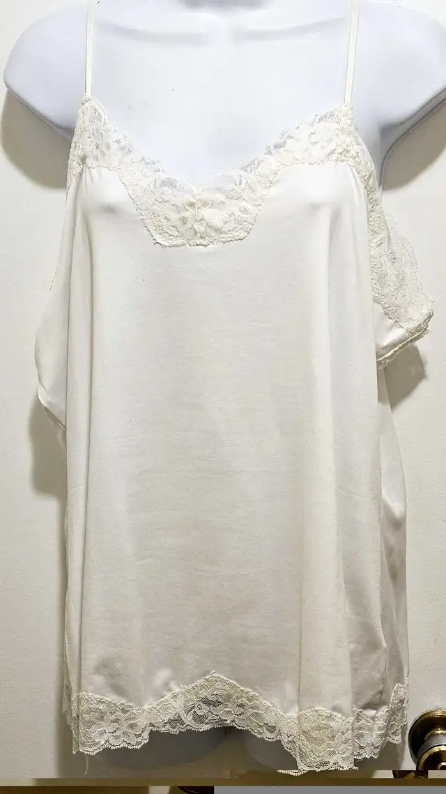 Ladies Lightweight Cardigan w 2 Camis (XL) in Women's - Tops & Outerwear in Peterborough - Image 7