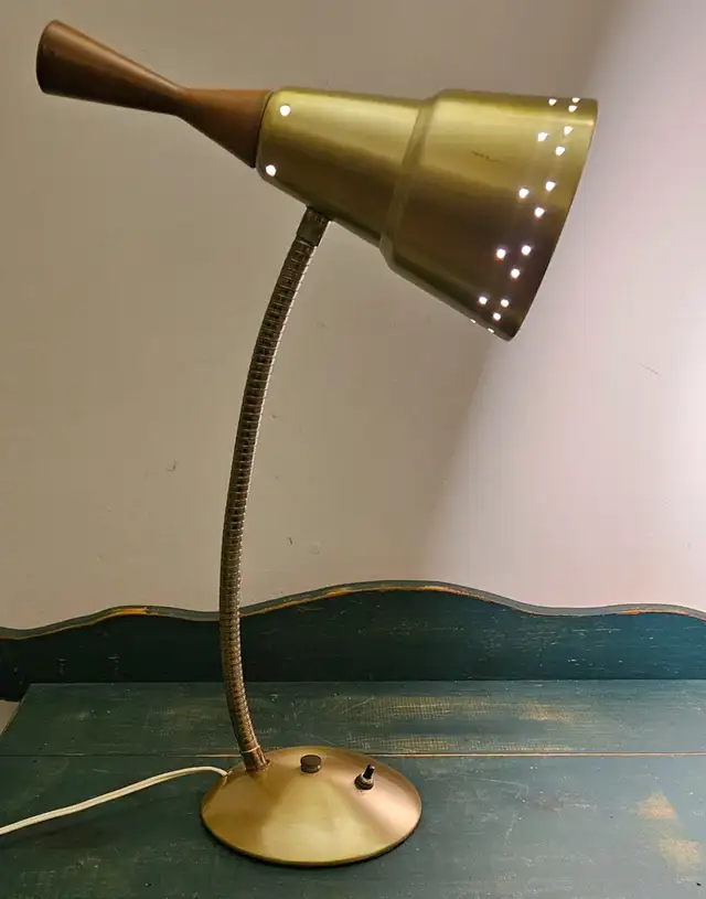 STUNNING MCM ATOMIC GOOSENECK DESK LAMP in Indoor Lighting & Fans in City of Toronto - Image 3