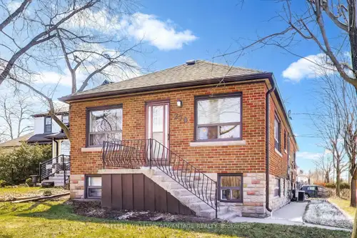 Welcome to this bright and well-maintained one bedroom apartment in the heart of Danforth Village -...