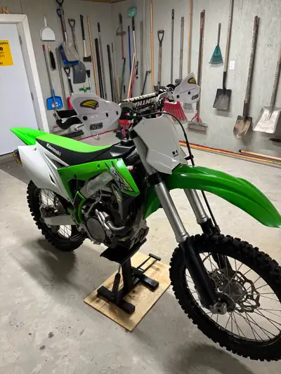 2018 KX450F Mint shape Low hours FMF slip on also have stock exhaust Cycra skid plate Cycra wraparou...