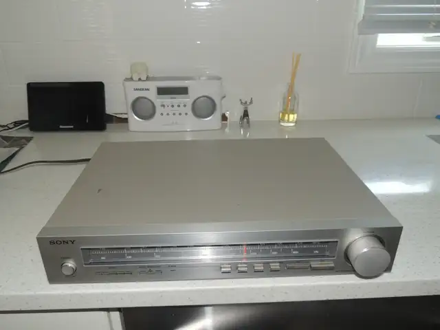 Sony ST-A35 AM/FM Stereo Analog Tuner, + AM loop antenna in Stereo Systems & Home Theatre in Mississauga / Peel Region - Image 8