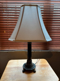 Table top lamp with sturdy metal base