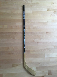 Bâton de hockey en bois vintage