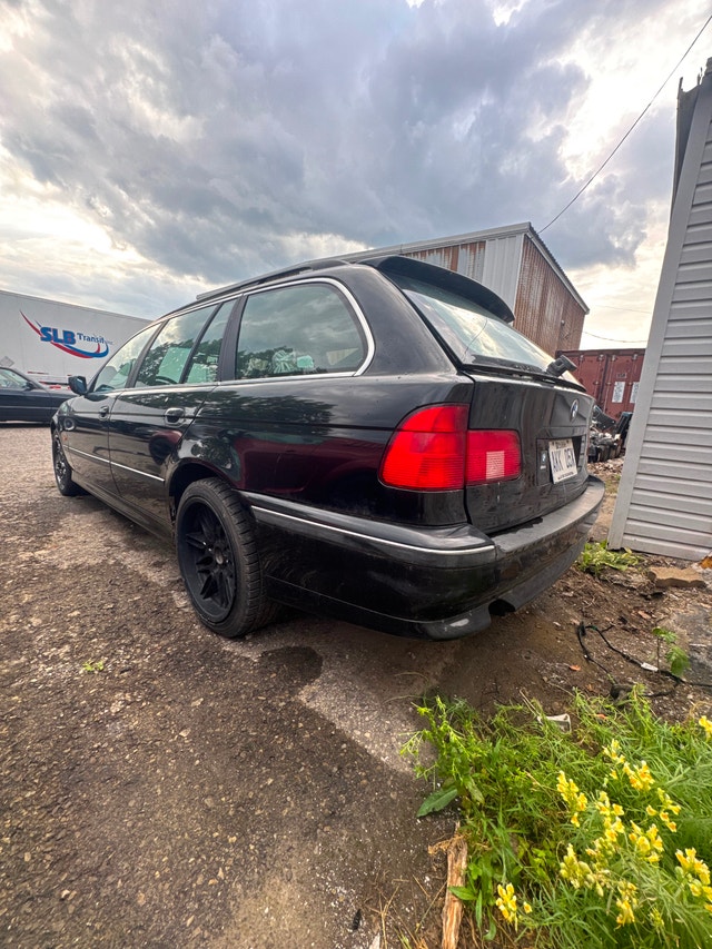 Bmw wagon e39 528i and 530d part out