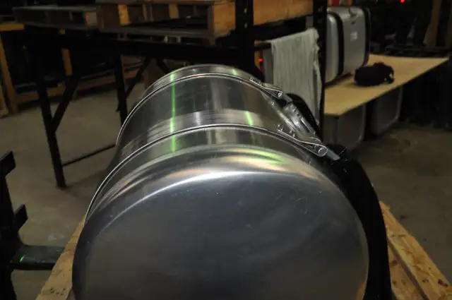 réservoir 50 gallons  aluminium neuf diesel fuel tank peterbilt in Other in Rimouski / Bas-St-Laurent - Image 5