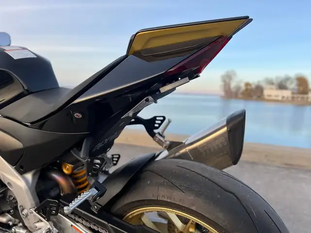 2022 Aprilia RSV4 Factory 1100 in Sport Bikes in West Island - Image 7