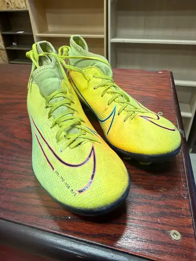 Nike Mercurial Youth Soccer Cleats Size 4.5 – Volt Yellow, View more