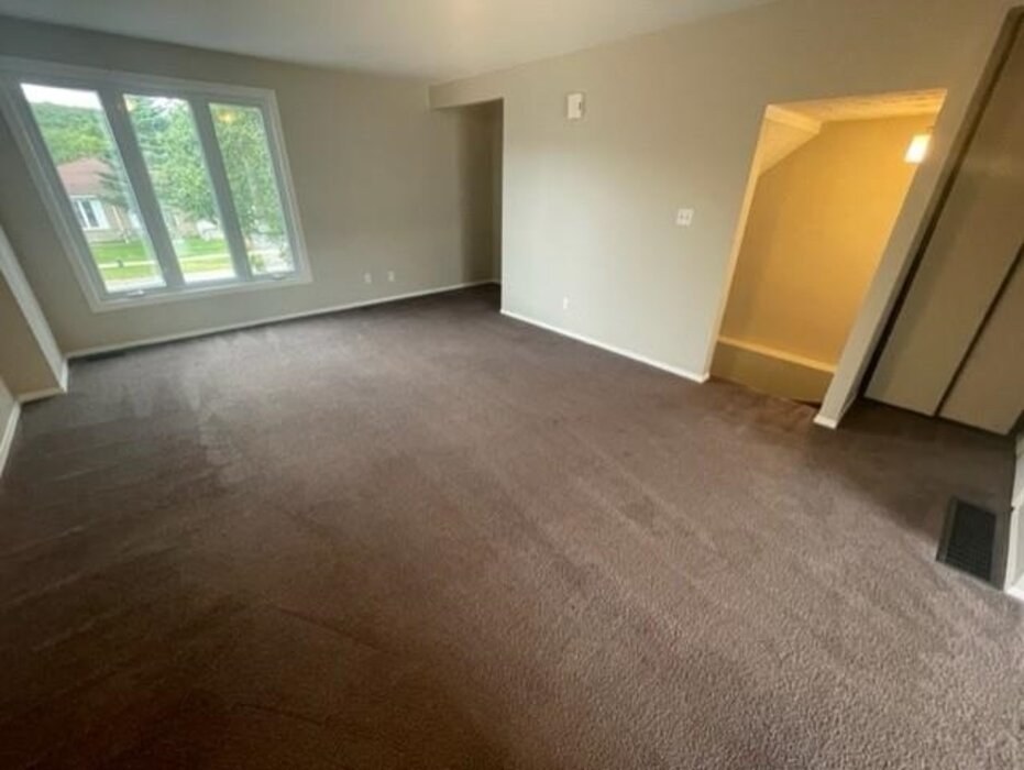 Elliot Lake: 3 beds 2 baths end unit gorgeous townhouse for rent 4