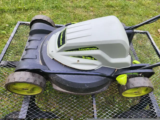 Lawn Master  Electric Corded Green Lawnmower 2 in 1 ME1018X in Lawnmowers & Leaf Blowers in Windsor Region - Image 6