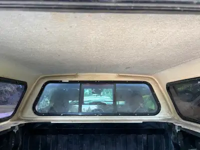 Leer Legend Canopy, fits new body style Ram 5' 7" box ( was on a 2022 Ram 1500). Diamond black in co...