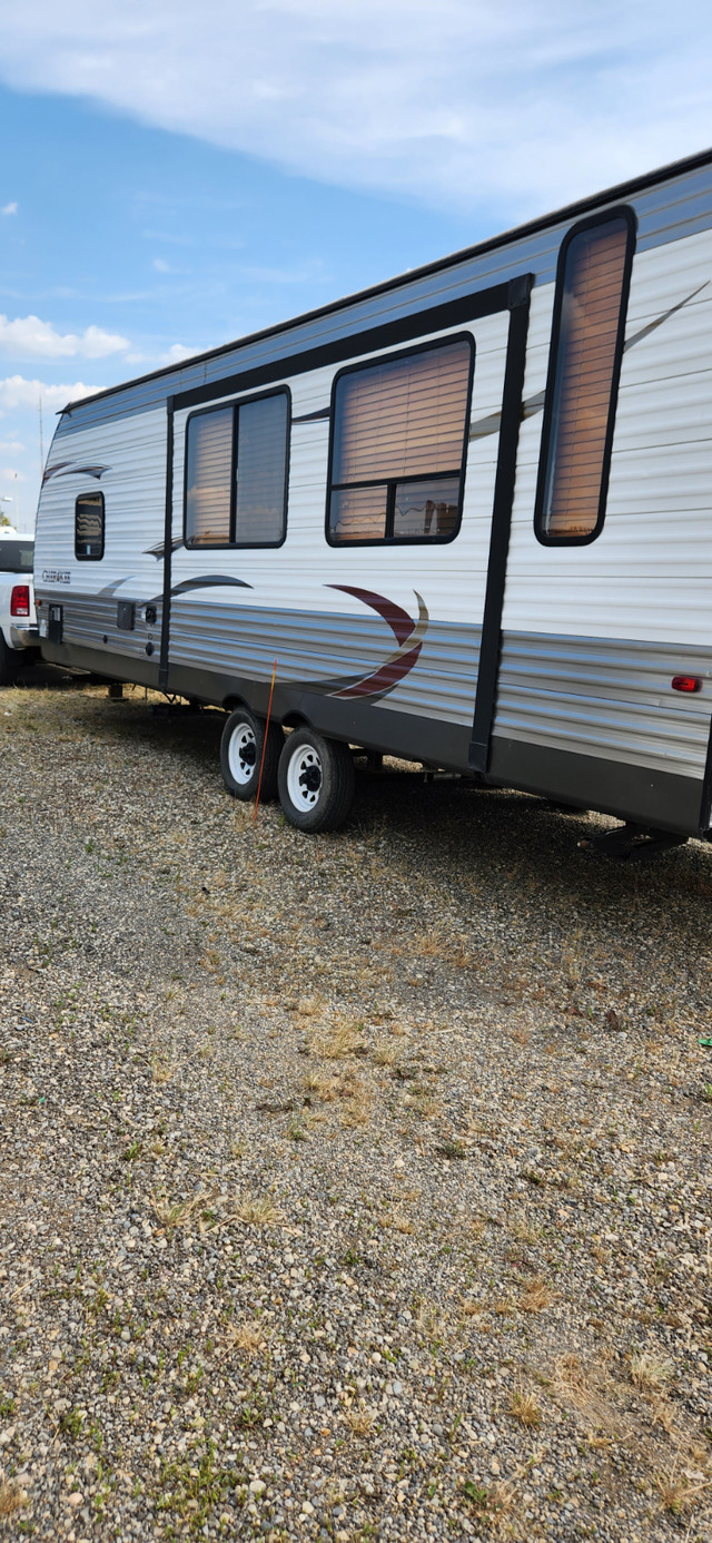 32FT Forrest River Travel Trailer in Travel Trailers & Campers in Calgary - Image 4