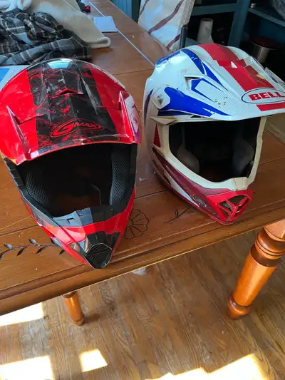 The bell is a medium. The gmax is a large. Both have a couple scratches and nicks