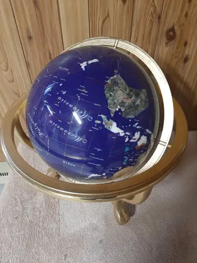 Globe terrestre continents en acre et pierres semi-précieuse, View more