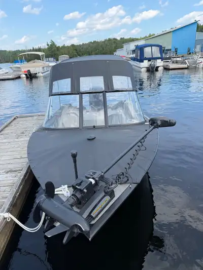 - Tilt Steering - Bow Contoured Backrests - In dash Humminbird Helix 5 (Gen II) GPS/Fish/Dept Finder...