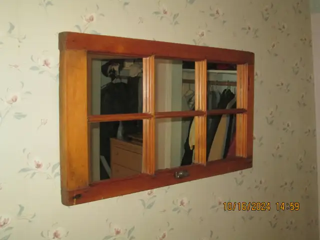 antique pine window mirror in Home Décor & Accents in Ottawa - Image 3