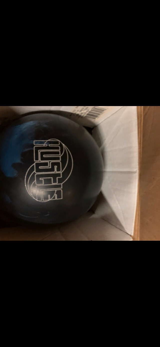 Bowling ball Undrilled 15lbs in Other in Hamilton - Image 4