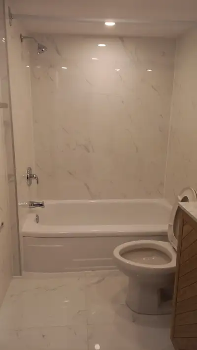 Grand Chambre fermé a louer. Pour une étudiante ou femme