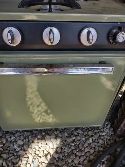 Poêle propane a 3 ronds avec four fonctionnel