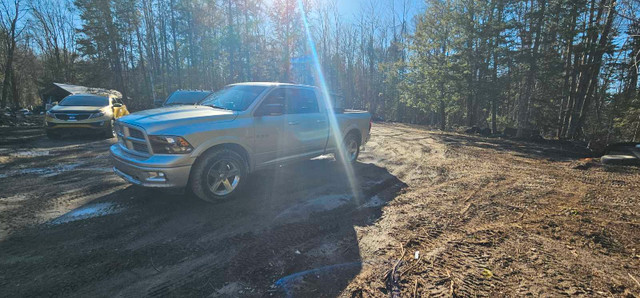 2009 Dodge Ram 1500 HEMI  in Cars & Trucks in Gatineau - Image 2