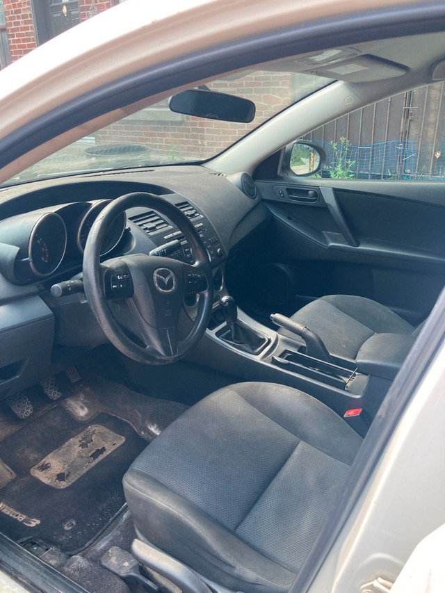 mazda 3 berline. 2010 transmission manuel dans Autos et camions  à Ville de Montréal - Image 4