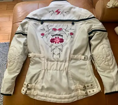 Selling a beautiful, discontinued women's Scorpion EXO textile/mesh motorcycle jacket in Size Small....