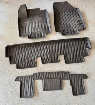 FOR SALE - 2025 Infiniti QX60 - 7 seater - all weather floor liners