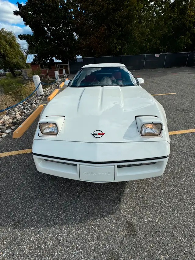 Corvette Convertible 1987 in Classic Cars in Vernon - Image 5