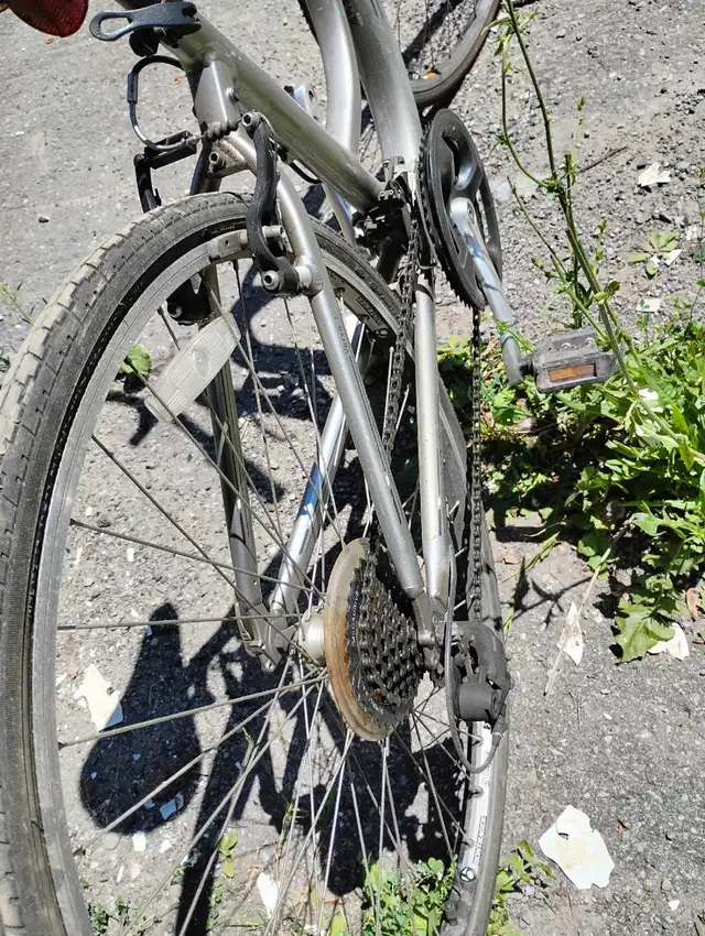 vélo hybride trek in Road in City of Montréal - Image 6