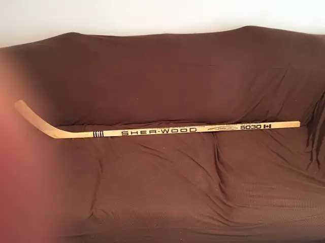 1979/80 Montreal Canadiens team autographed Jarvis hockey stick in Arts & Collectibles in Winnipeg - Image 2