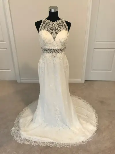 SAY YES TO THIS DRESS straight from Kleinfeld’s Bridal Boutique! This stunning, (Brand New, Tags Att...