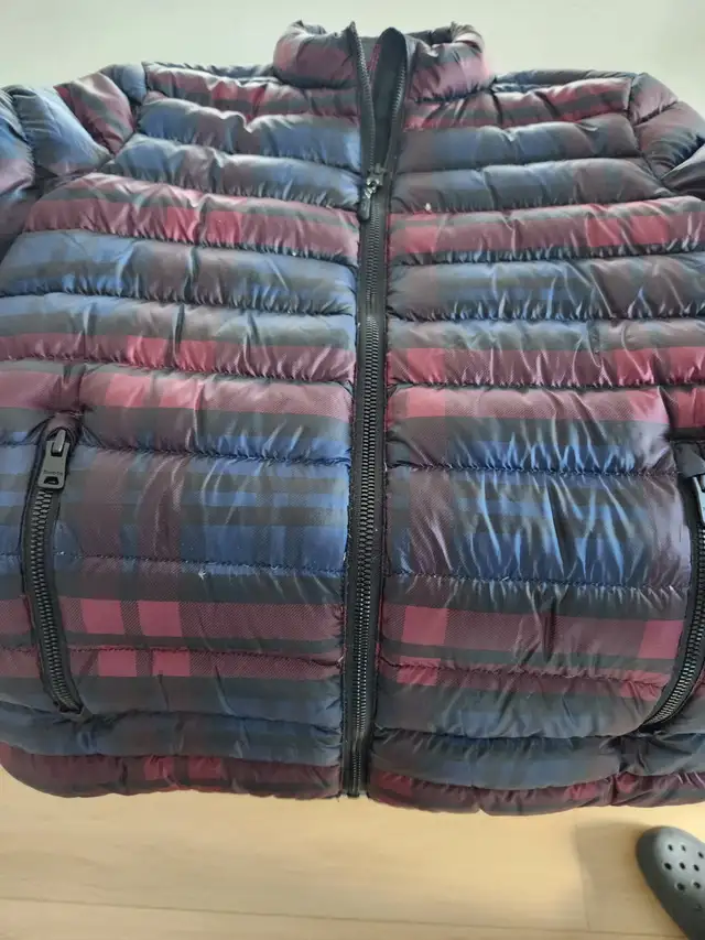 Soft blue and burgundy Roots ladies puffed jacket XS in Women's - Tops & Outerwear in City of Halifax - Image 4