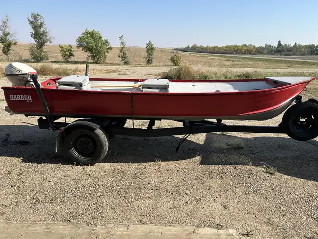14’ Aluminum Boat, Motor, Trailer in Powerboats & Motorboats in Swift Current - Image 3