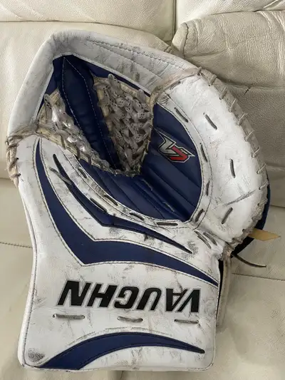 Goalie Vaughn V7 goalie glove, View more
