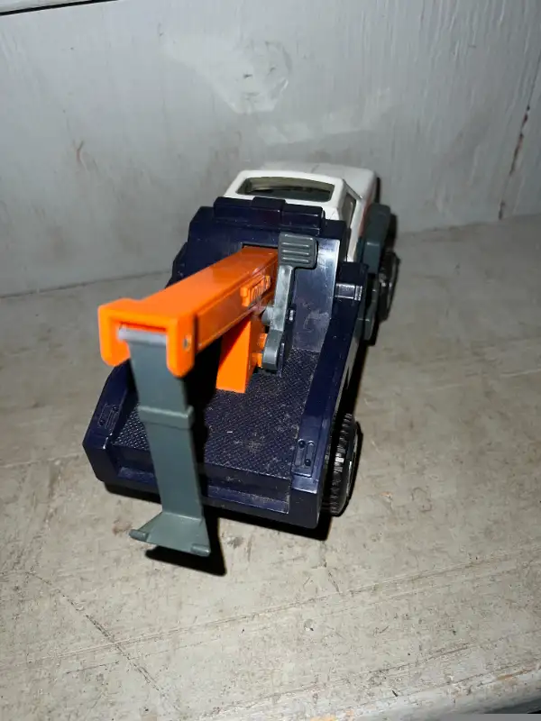 2 VINTAGE TONKA TRUCKS - MILITARY JEEP / TOW TRUCK IGUANA TOWING in Arts & Collectibles in Mississauga / Peel Region - Image 10