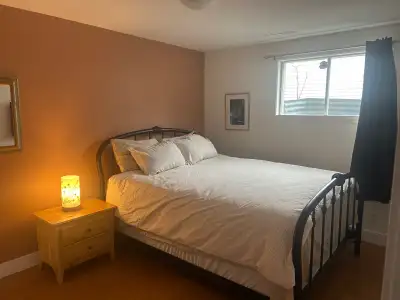 Chambre pour travailleur dans un logement de trois chambres. Cuisine et salle de bains commune, lave...