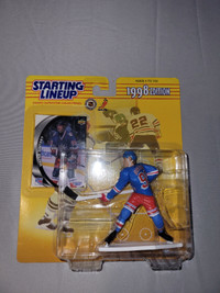 1998 Wayne Gretzky Action Figure Figurine 99 w. Hockey Card BNIB