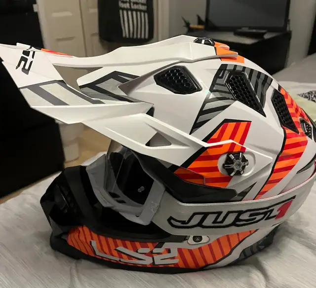Motocross helmet with googles size Large in Dirt Bikes & Motocross in Edmonton - Image 3
