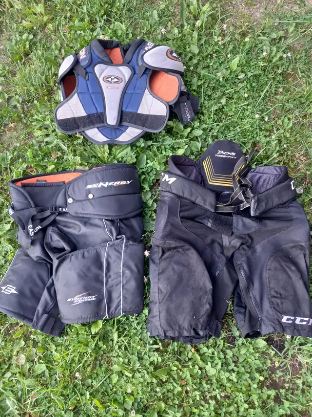 Youth hockey equipment in Hockey in Owen Sound - Image 5